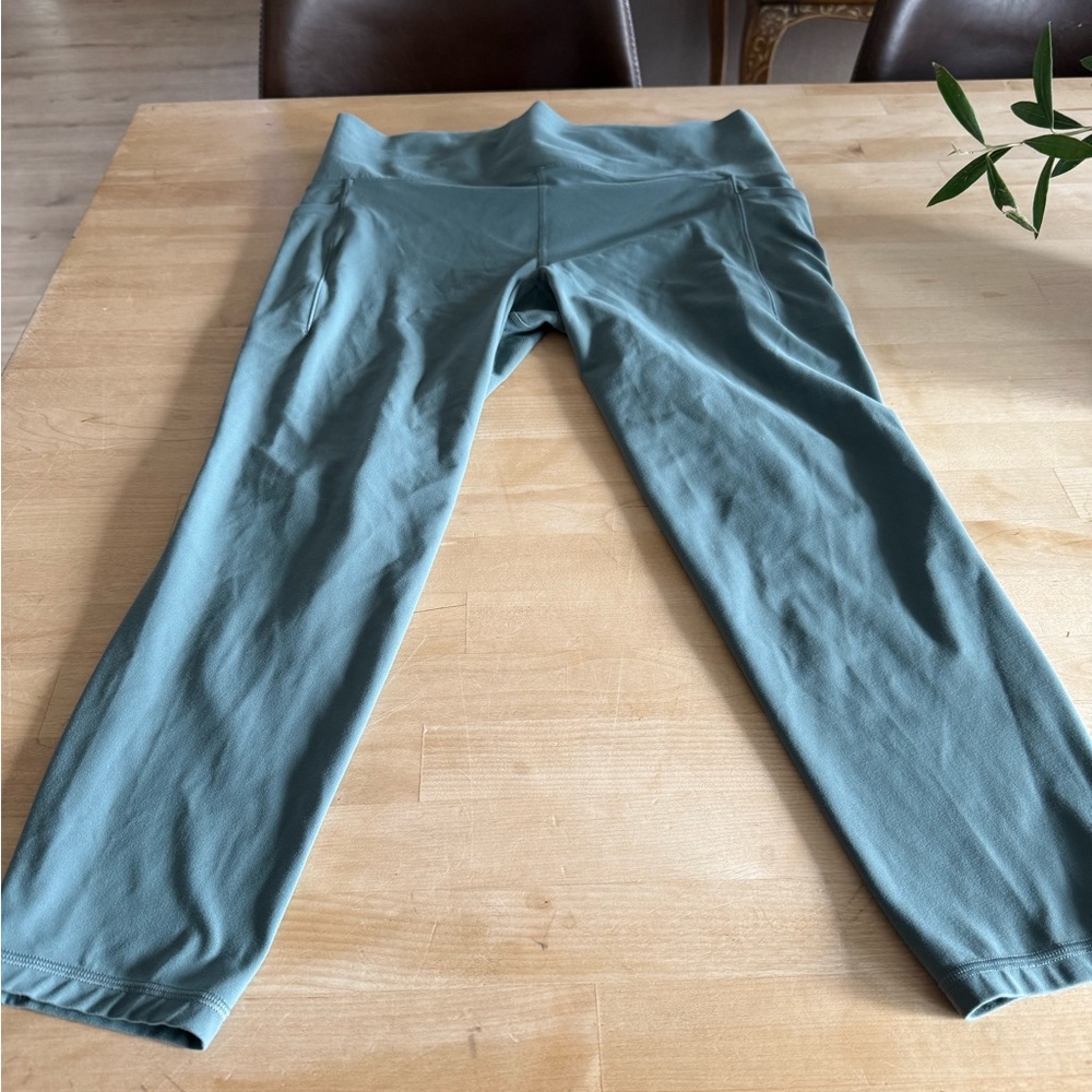 Retired style- Athleta cinch waist salutation 7/8 Leggings